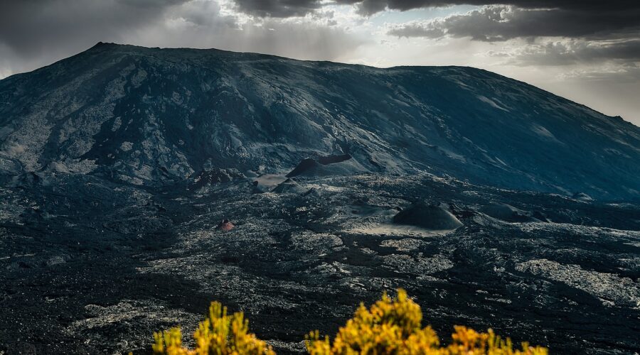 Découvrez le Piton de la Fournaise, un des volcans les plus actifs