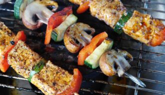 Vous cherchez le meilleur barbecue pour profiter de grillades délicieuses en été ?