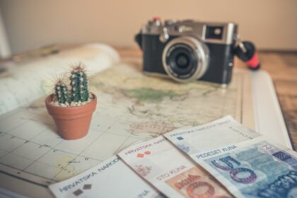 Comment économiser de l'argent en voyageant : les astuces petit budget