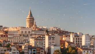Istanbul : une présentation de la ville d&rsquo;Istanbul, y compris ses attractions touristiques, sa culture et son histoire.