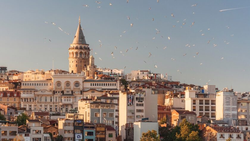 Istanbul : une présentation de la ville d'Istanbul, y compris ses attractions touristiques, sa culture et son histoire.
