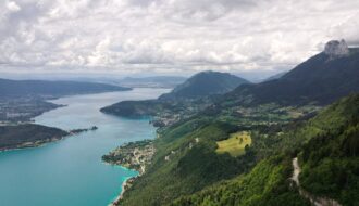 Le lac d&rsquo;Annecy : destination incontournable pour les amoureux de la nature