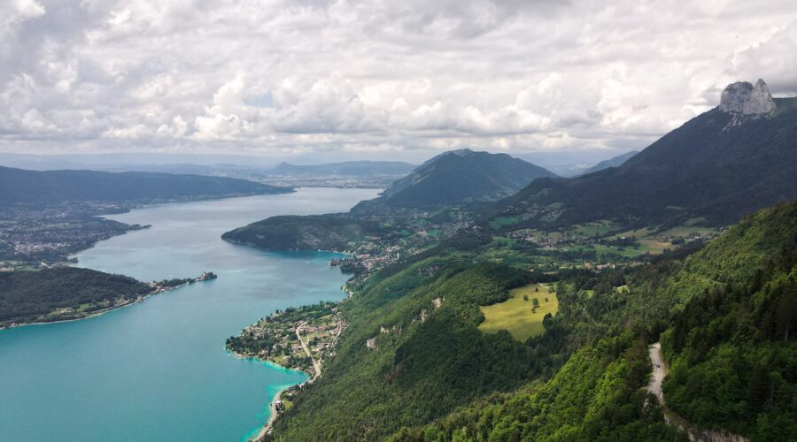 Le lac d'Annecy : destination incontournable pour les amoureux de la nature