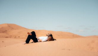 Comment la mode locale peut-elle enrichir votre expérience de voyage ?