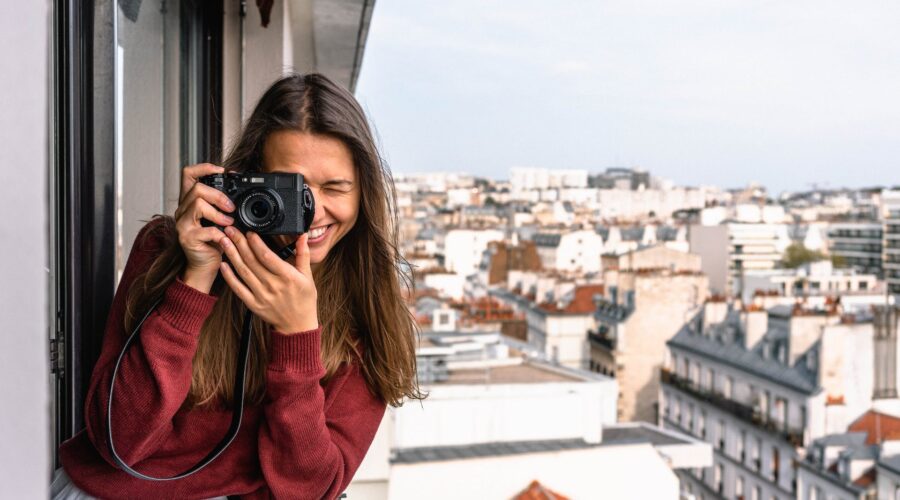 Comment un rédacteur peut-il améliorer l'expérience utilisateur sur un site de voyage ?