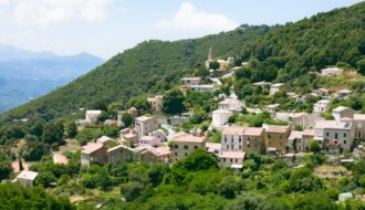 Comment préparer ses vacances en Corse ?