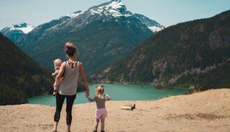 Partir en vacances avec bébé : la check-list complète pour ne rien oublier