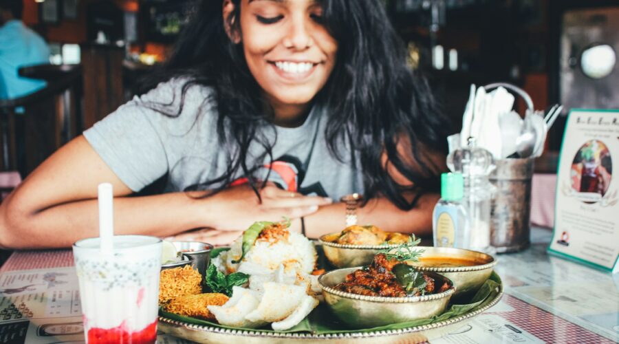 Trouver l'équilibre : comment profiter de la nourriture locale tout en rentrant en forme de vacances ?