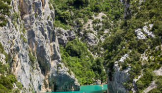 Profitez d&rsquo;un panorama exceptionnel et des activités uniques avec un camping dans les gorges de l&rsquo;Ardèche