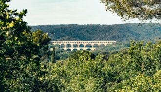 Visiter le Gard : trésors cachés entre Cévennes et Méditerranée