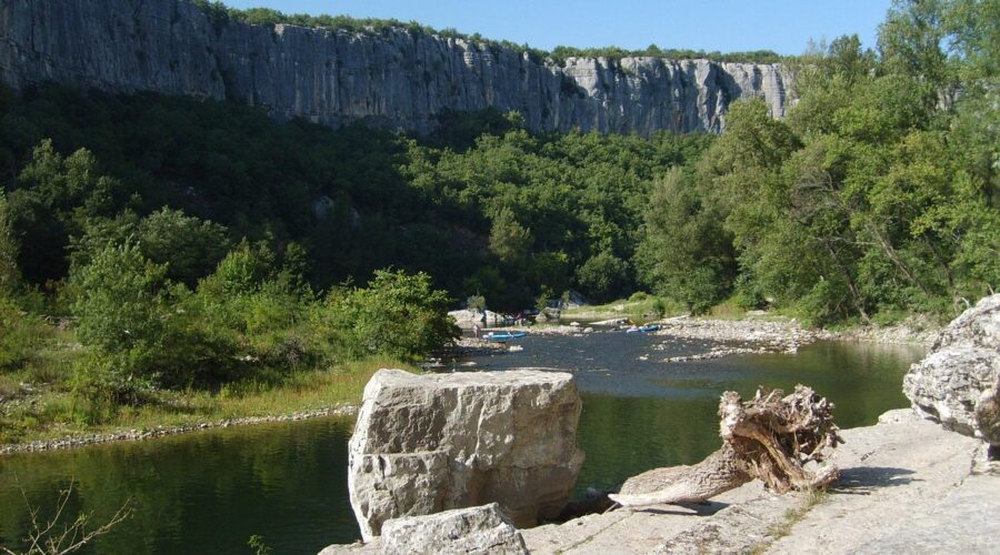 Lacs et rivières : où se baigner en Ardèche ?
