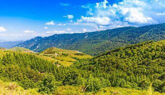 L&rsquo;Ardèche insolite et secrète : 15 lieux hors des sentiers battus à découvrir