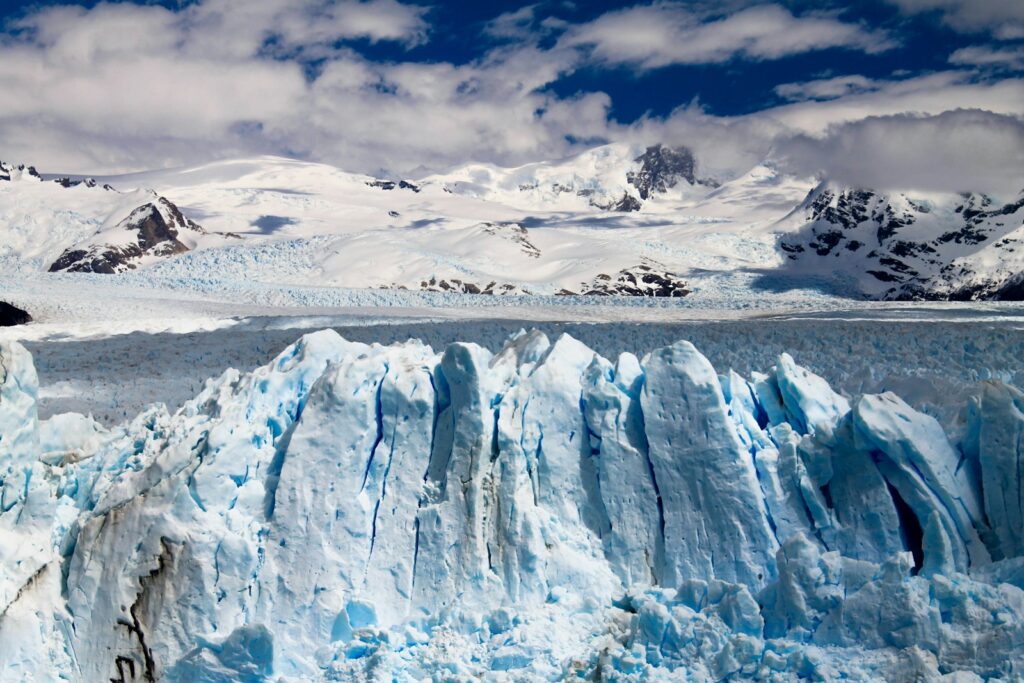 e Parc national Los Glaciares, inscrit au patrimoine mondial de l’UNESCO, abrite certains des glaciers les plus spectaculaires de la planète