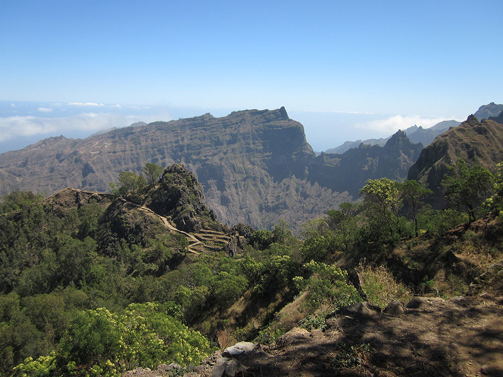 Santo Antao : ses montagnes, ses vallées et la richesse de sa végétation.