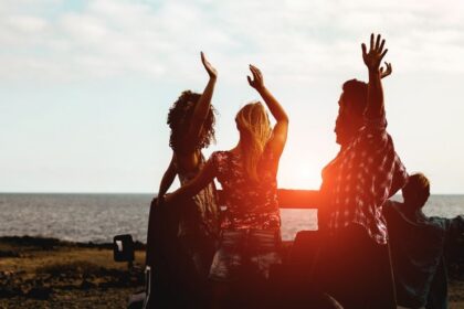 Location voiture Santorin – Explorez l’île en confort et liberté