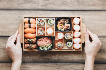 Comparaison des franchises de sushi : menu, innovation et variété au service du succès