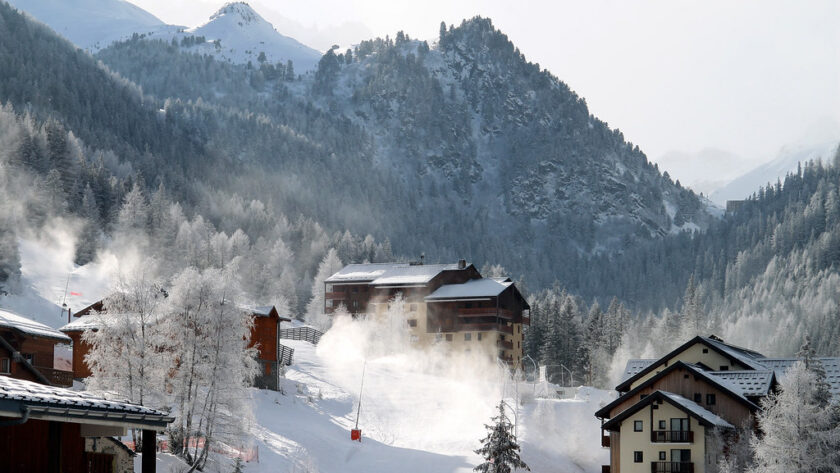 Ski, speed riding, randos,... découvrez que faire à Valfréjus. Le guide complet pour des vacances inoubliables au cœur de la Maurienne.