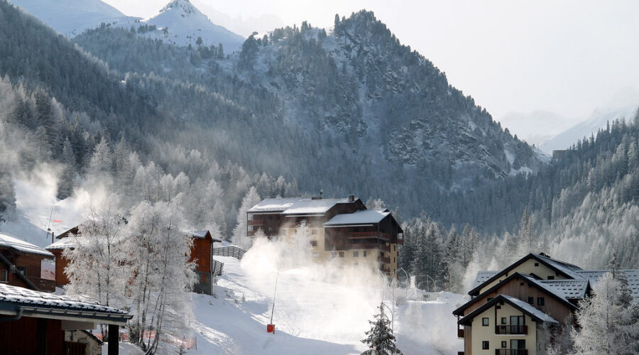 Ski, speed riding, randos,... découvrez que faire à Valfréjus. Le guide complet pour des vacances inoubliables au cœur de la Maurienne.