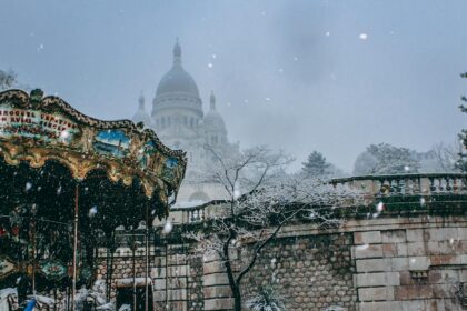 Visitez Paris en hiver avec des enfants ! Découvrez notre itinéraire de 3 jours : activités ludiques, sorties au chaud et conseils pour un séjour magique.