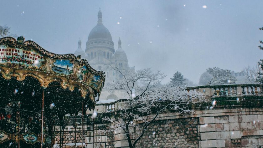 Visitez Paris en hiver avec des enfants ! Découvrez notre itinéraire de 3 jours : activités ludiques, sorties au chaud et conseils pour un séjour magique.
