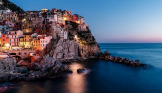 Combien de temps pour visiter les Cinq Terres ? 1 jour, un week-end ou plus : découvrez la durée idéale, nos itinéraires optimisés et conseils pratiques pour un séjour réussi en Ligurie.