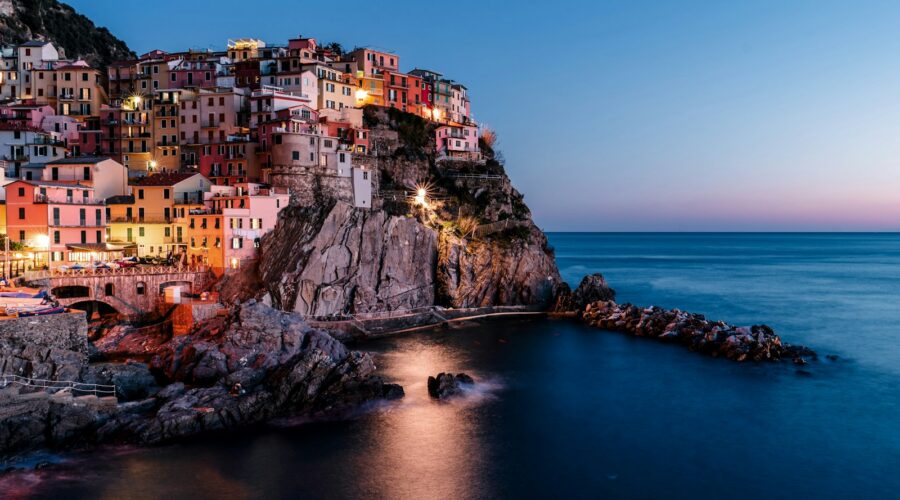 Combien de temps pour visiter les Cinq Terres ? 1 jour, un week-end ou plus : découvrez la durée idéale, nos itinéraires optimisés et conseils pratiques pour un séjour réussi en Ligurie.
