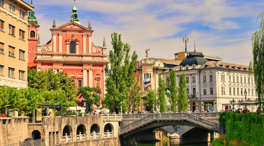 Découvrez notre top 5 des choses à voir à Ljubljana ! Du château médiéval à la culture alternative, explorez la perle de Slovénie.