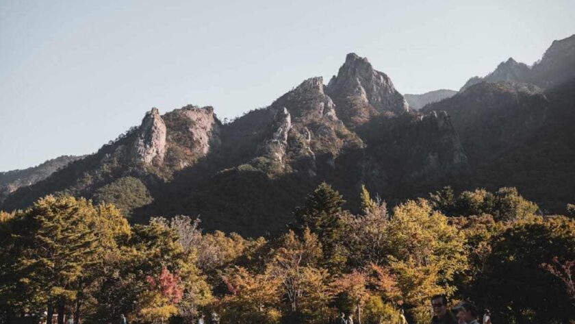 Randonnées en Corée du Sud : les montagnes et vallées pittoresques à découvrir
