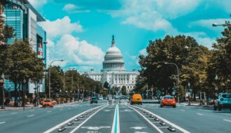 Explorez Washington D.C. : du National Mall aux musées Smithsonian, découvrez les secrets de la capitale américaine. Guide complet pour un séjour réussi.