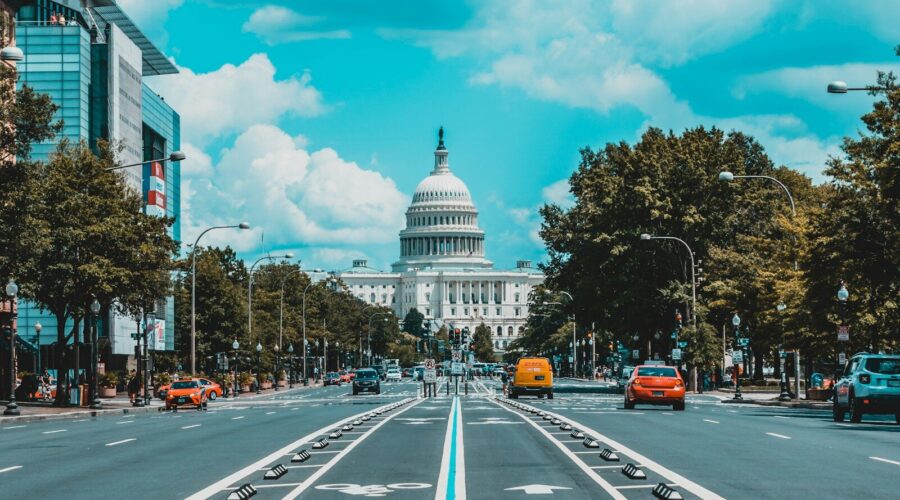 Explorez Washington D.C. : du National Mall aux musées Smithsonian, découvrez les secrets de la capitale américaine. Guide complet pour un séjour réussi.