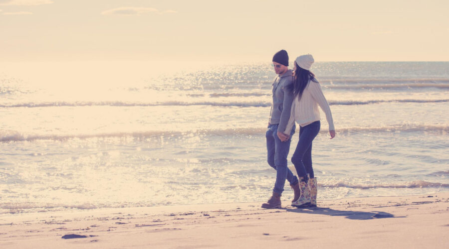 Lumière, tranquillité et prix doux : pourquoi privilégier un séjour sur la côte en mars ?