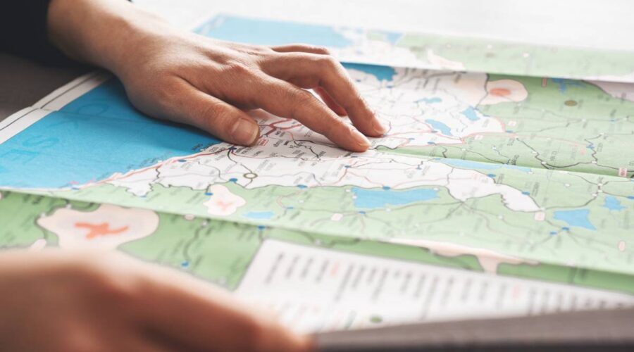 Cartes routières et atlas : trouvez votre route vers l'aventure