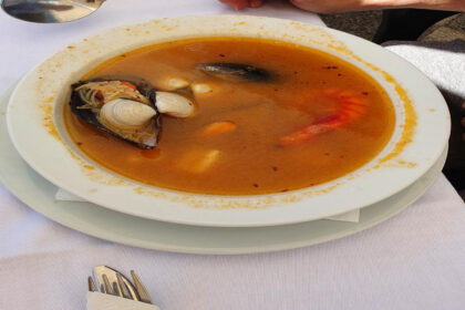 Quel restaurant du Var choisir pour une expérience gastronomique autour de la bouillabaisse ?