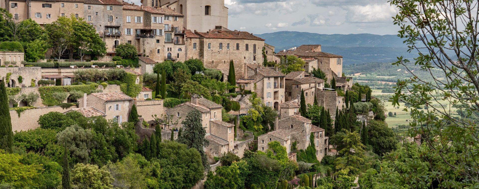 Partir moins loin, mais vivre davantage : ces escapades en France qui changent du week-end classique