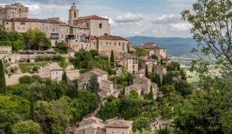 Partir moins loin, mais vivre davantage : ces escapades en France qui changent du week-end classique