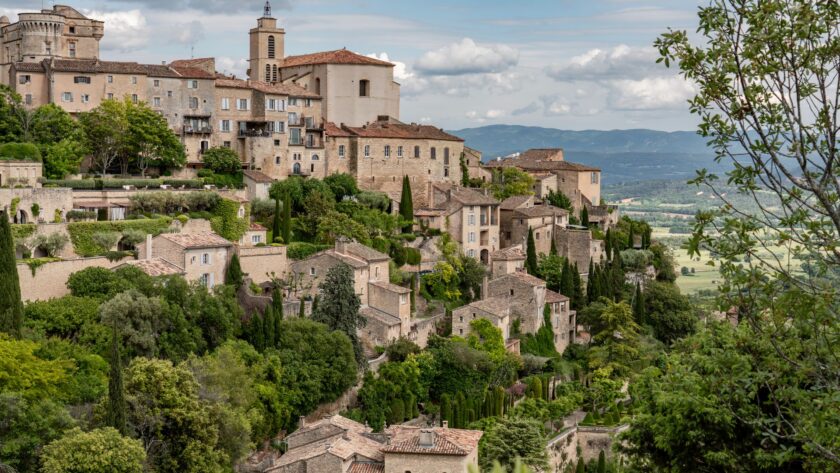 Partir moins loin, mais vivre davantage : ces escapades en France qui changent du week-end classique
