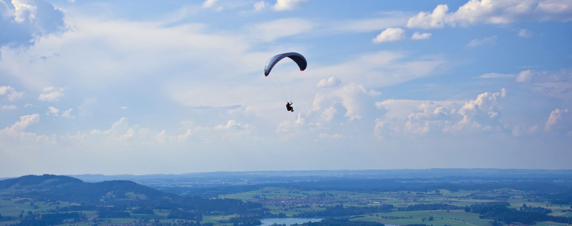 Les étapes clés pour débuter le parapente : de l'initiation aux premiers vols en autonomie
